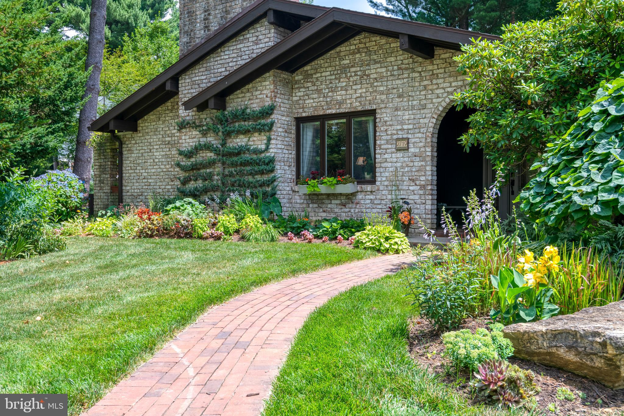 2719 Fiddlers Green Road Lancaster, PA 17601 - Photo 4 of 62 Front Walk