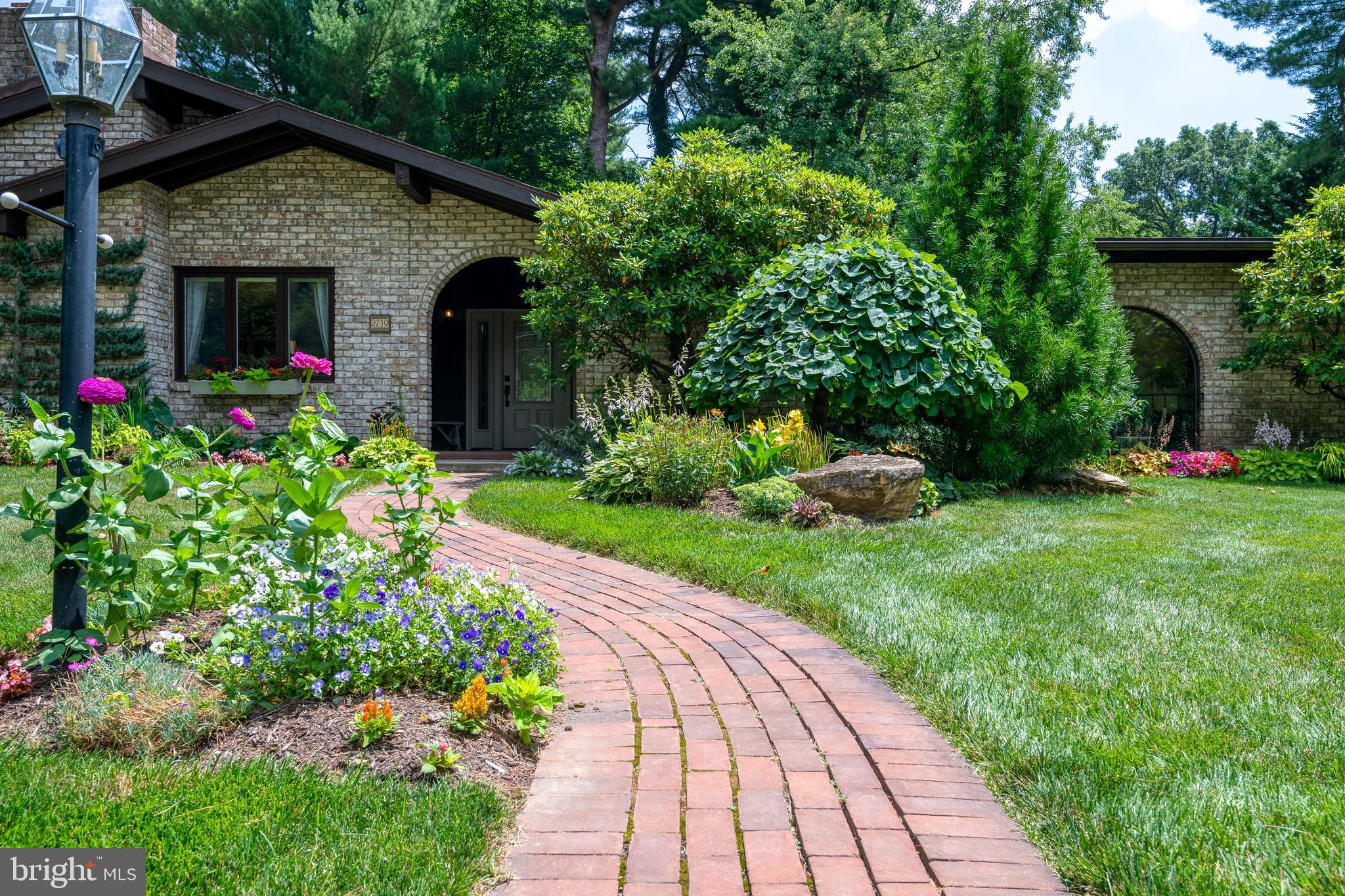 2719 Fiddlers Green Road Lancaster, PA 17601 - Photo 6 of 62 Front Walk