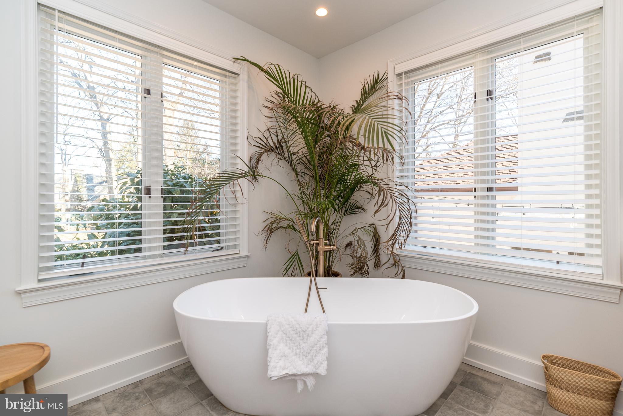 1400 Mill Road Jenkintown, PA 19046 - Photo 40 of 92 Primary Bath Soaking Tub