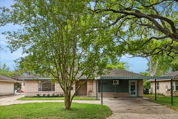 $3,000 | 2203 Bron Holly Drive, Houston, TX 77018