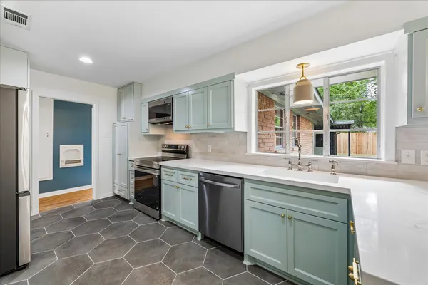 $3,000 | 2203 Bron Holly Drive, Houston, TX 77018