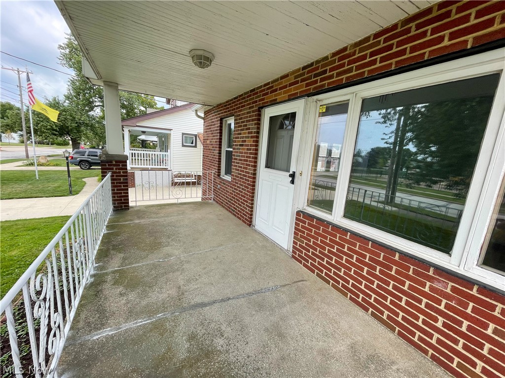1279 Mayfield Ridge Road Cleveland, OH 44124 - Photo 4 of 34