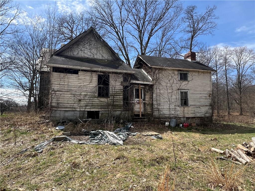 4905 Old Rte 422 New Castle, PA 16101 - Photo 4 of 16 a front view of a house with a yard