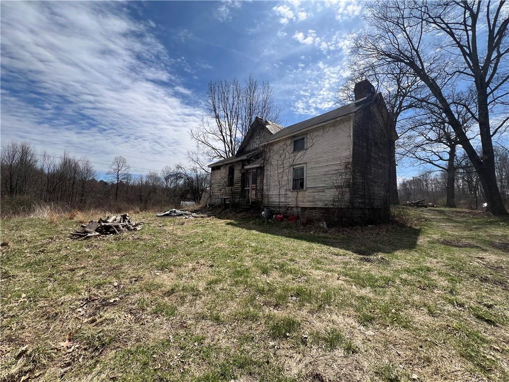 4905 Old Rte 422 New Castle, PA 16101 - Photo 6 of 16 a view of a backyard