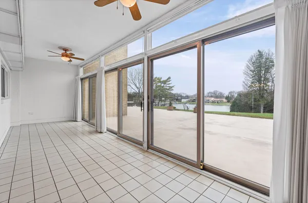 $374,900 | 1 North Dee Road, Unit 1B, Park Ridge, IL 60068