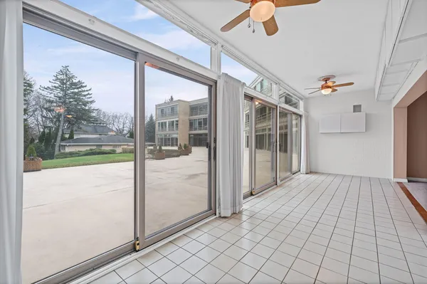 $374,900 | 1 North Dee Road, Unit 1B, Park Ridge, IL 60068