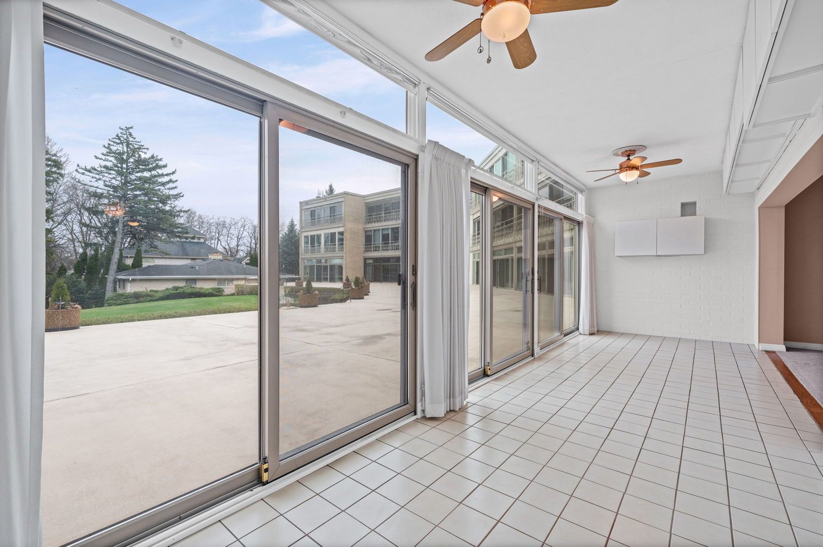 1 North Dee Road, Unit 1B Park Ridge, IL 60068 - Photo 12 of 34