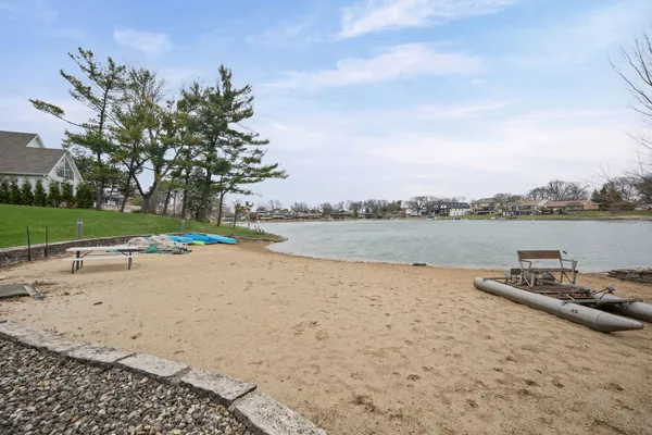 $374,900 | 1 North Dee Road, Unit 1B, Park Ridge, IL 60068
