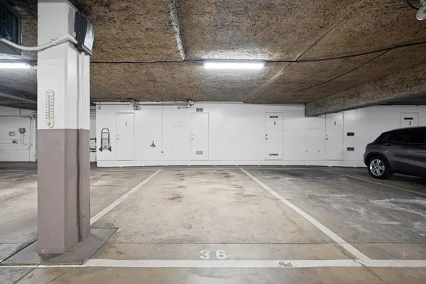 $374,900 | 1 North Dee Road, Unit 1B, Park Ridge, IL 60068