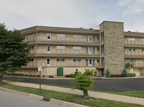 $374,900 | 1 North Dee Road, Unit 1B, Park Ridge, IL 60068