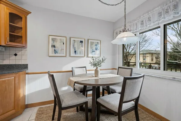 $374,900 | 1 North Dee Road, Unit 1B, Park Ridge, IL 60068