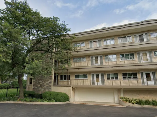$374,900 | 1 North Dee Road, Unit 1B, Park Ridge, IL 60068