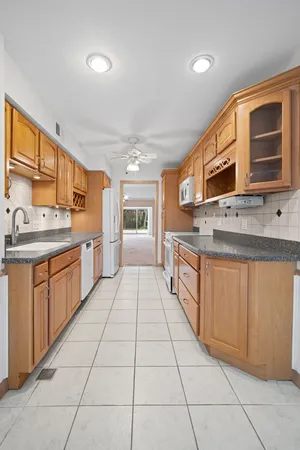 $374,900 | 1 North Dee Road, Unit 1B, Park Ridge, IL 60068