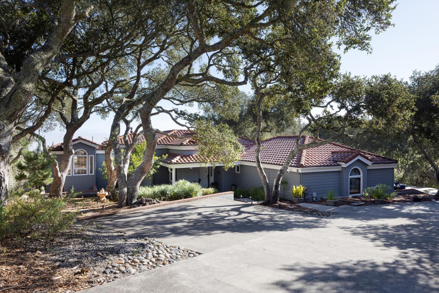 11827 Saddle Road Monterey, CA 93940 - Photo 3 of 34