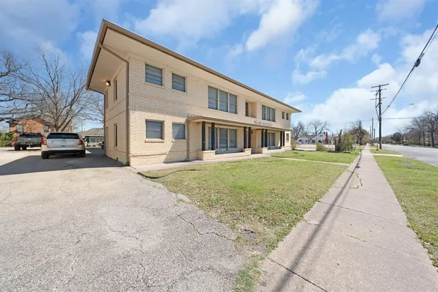 a view of multiple house with a yard