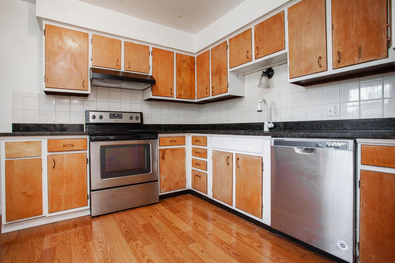 1264 Shady Lane Road Columbus, OH 43227 - Photo 5 of 20 Kitchen