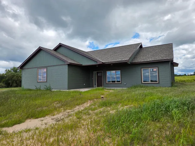 $389,900 | 905 West 2nd Street, Rush City, MN 55069