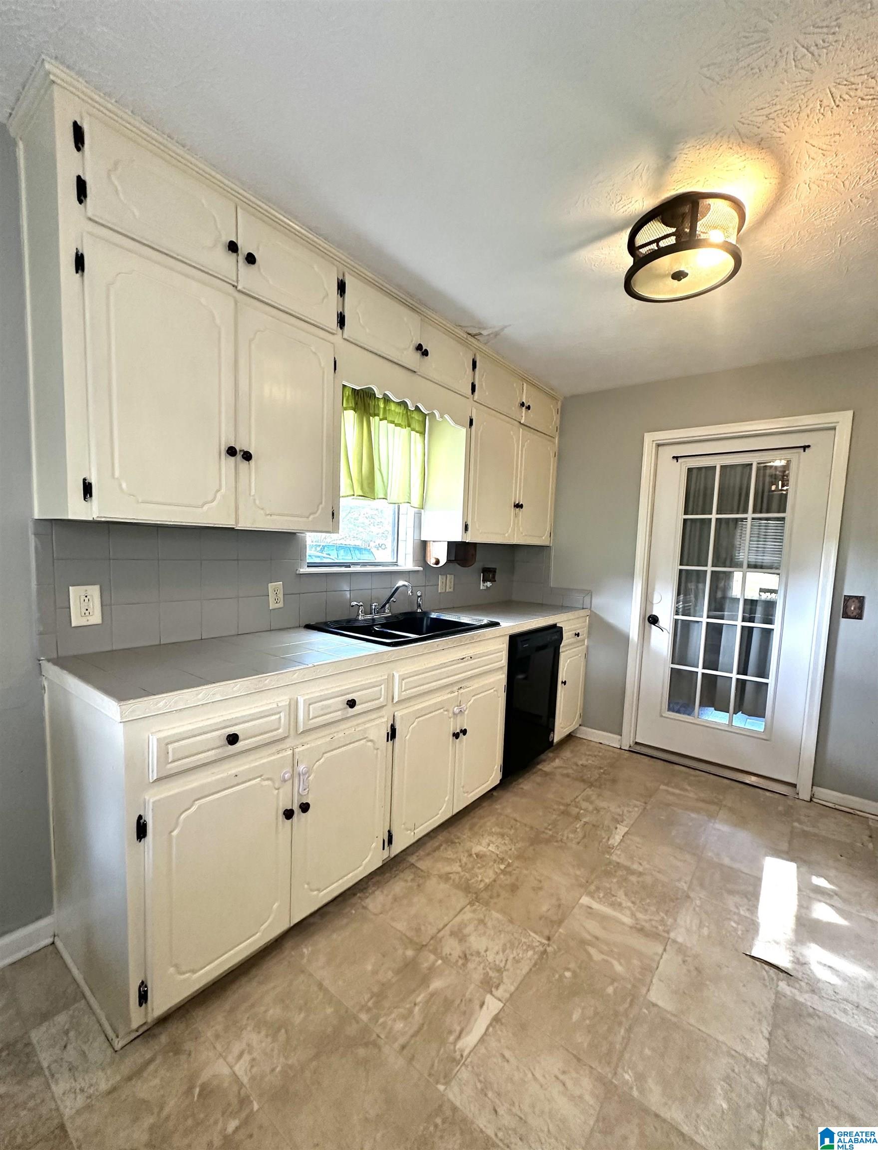 1700 Roundhill Road Weaver, AL 36277 - Photo 5 of 12