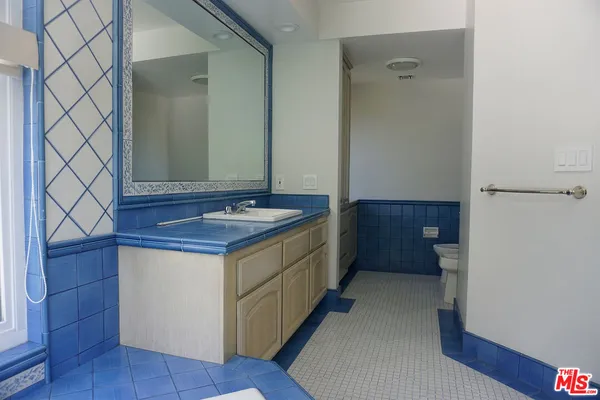 $13,500 | 221 North Bowling Green Way, Los Angeles, CA 90049