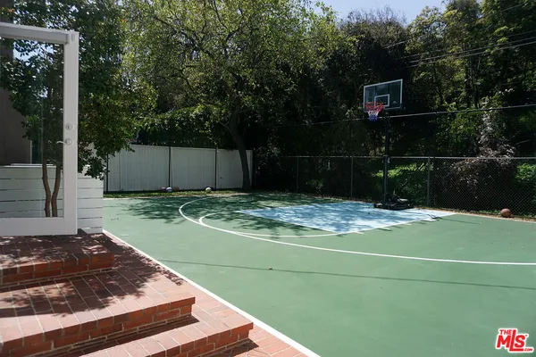$13,500 | 221 North Bowling Green Way, Los Angeles, CA 90049