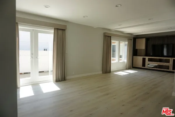 $13,500 | 221 North Bowling Green Way, Los Angeles, CA 90049