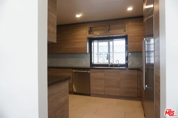 $13,500 | 221 North Bowling Green Way, Los Angeles, CA 90049