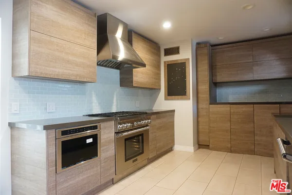 $13,500 | 221 North Bowling Green Way, Los Angeles, CA 90049
