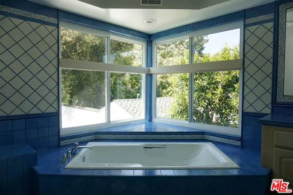 $13,500 | 221 North Bowling Green Way, Los Angeles, CA 90049