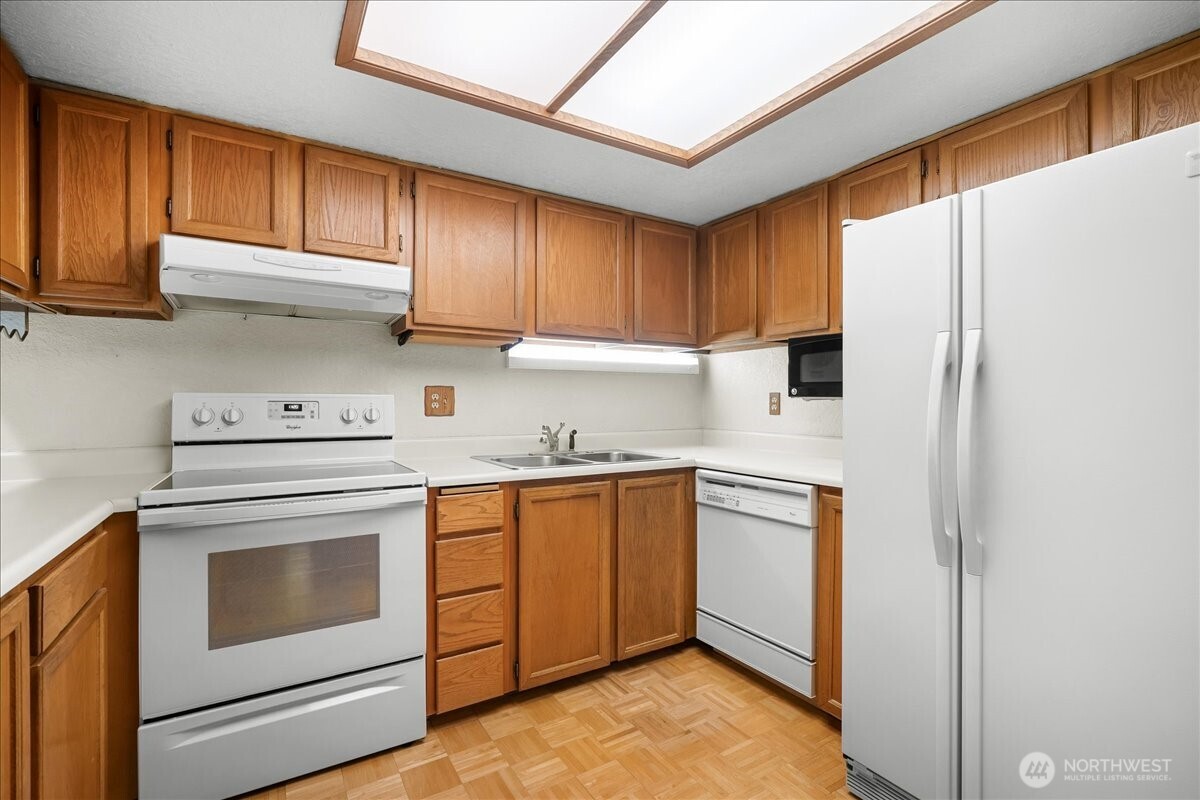 11532 Southeast 173rd Street, Unit 53 Renton, WA 98058 - Photo 5 of 30 Gallery Image 5