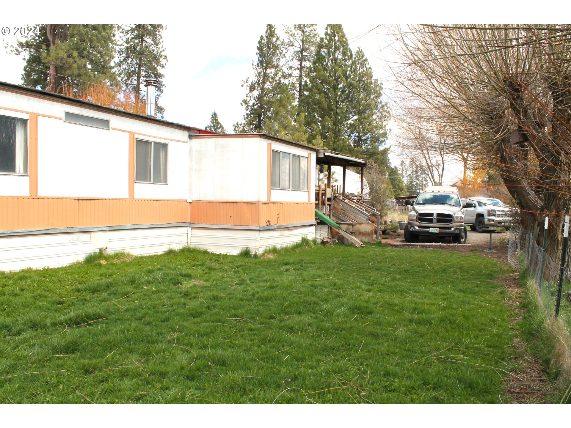 205 Camas Street Ukiah, OR 97880 - Photo 24 of 41 a house view with a garden space