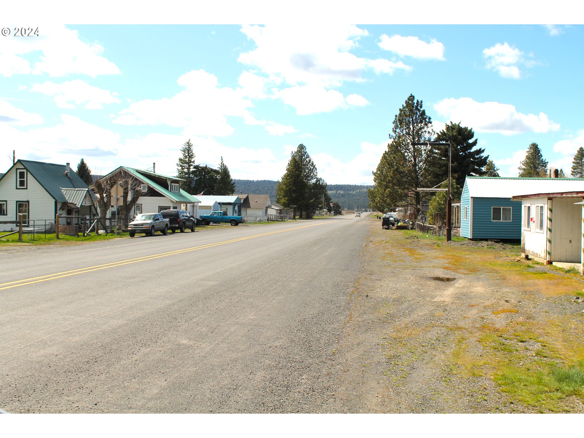205 Camas Street Ukiah, OR 97880 - Photo 31 of 41 a view of large house with a yard
