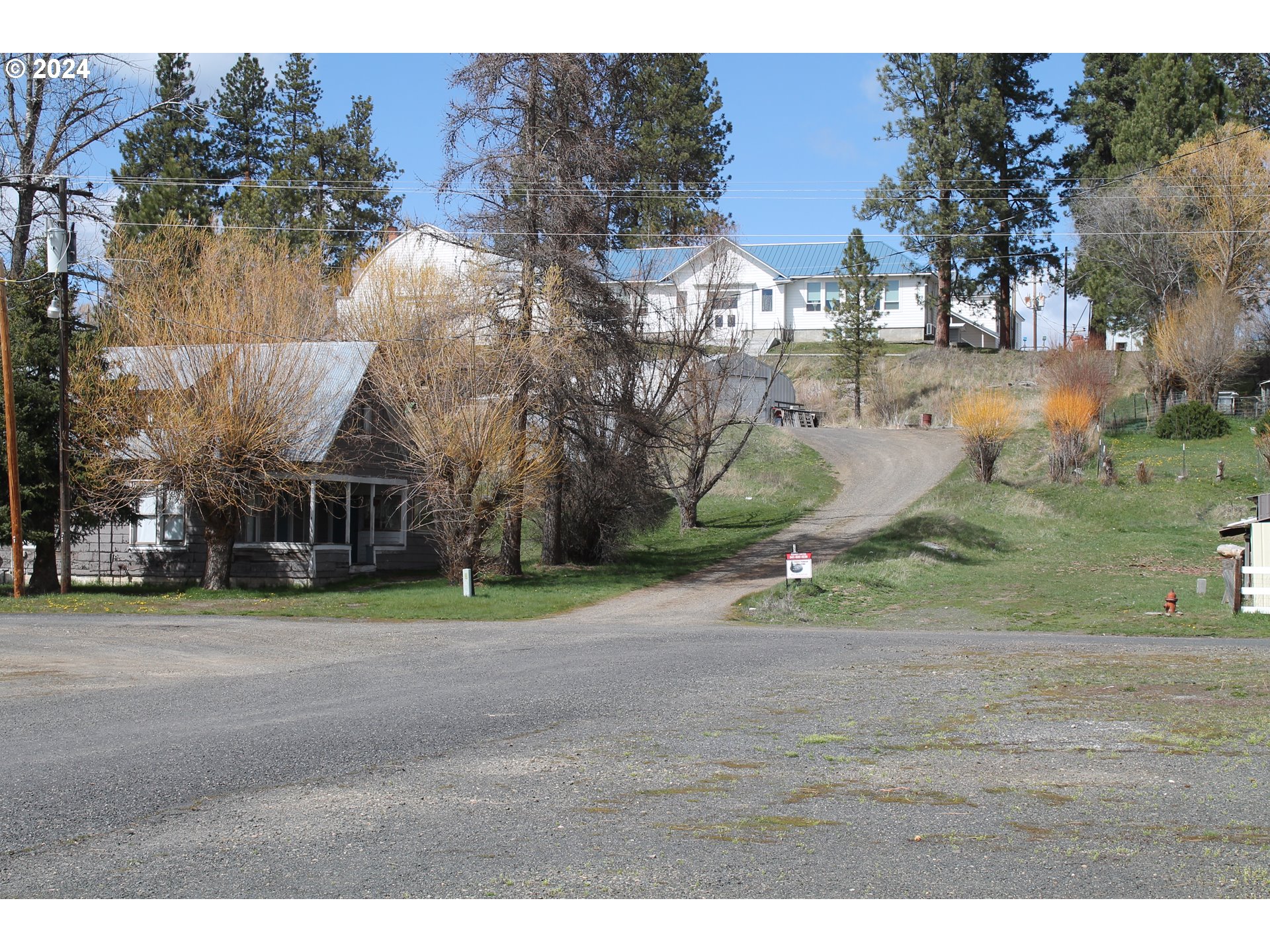 205 Camas Street Ukiah, OR 97880 - Photo 32 of 41 a view of a park
