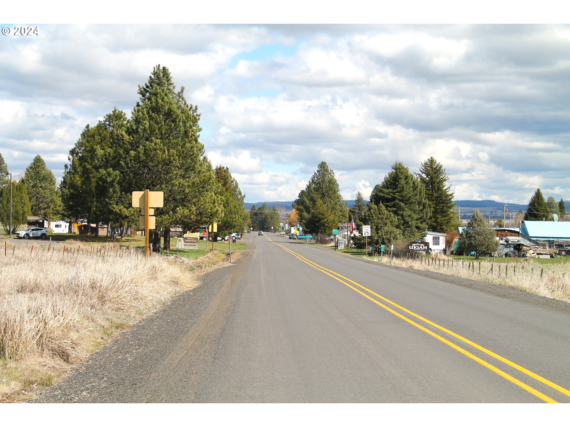 205 Camas Street Ukiah, OR 97880 - Photo 33 of 41 a view of a city street with a building
