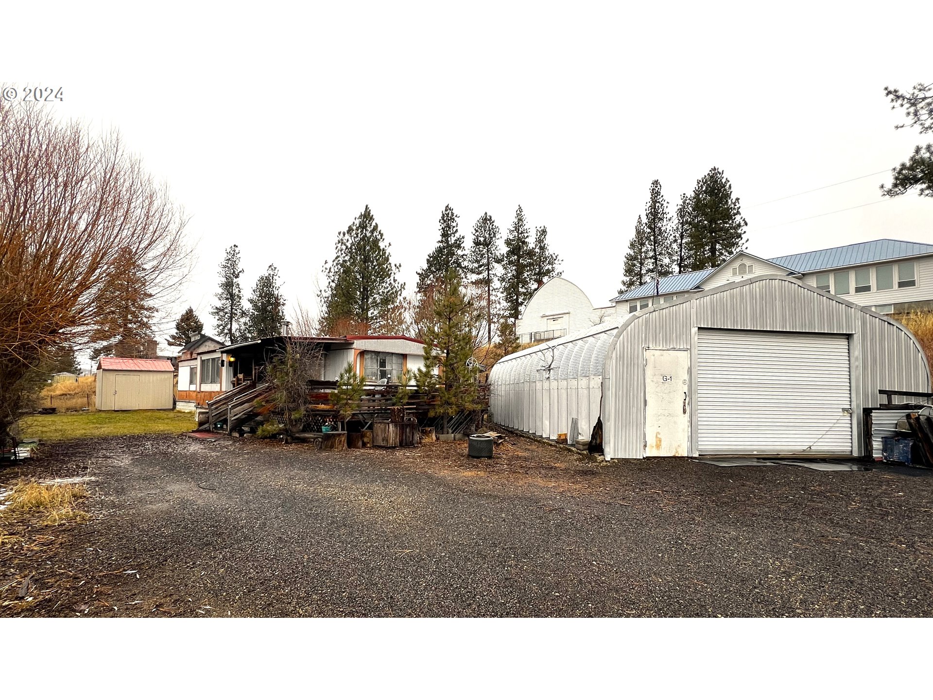 205 Camas Street Ukiah, OR 97880 - Photo 39 of 41 a backyard of a house with table and chairs