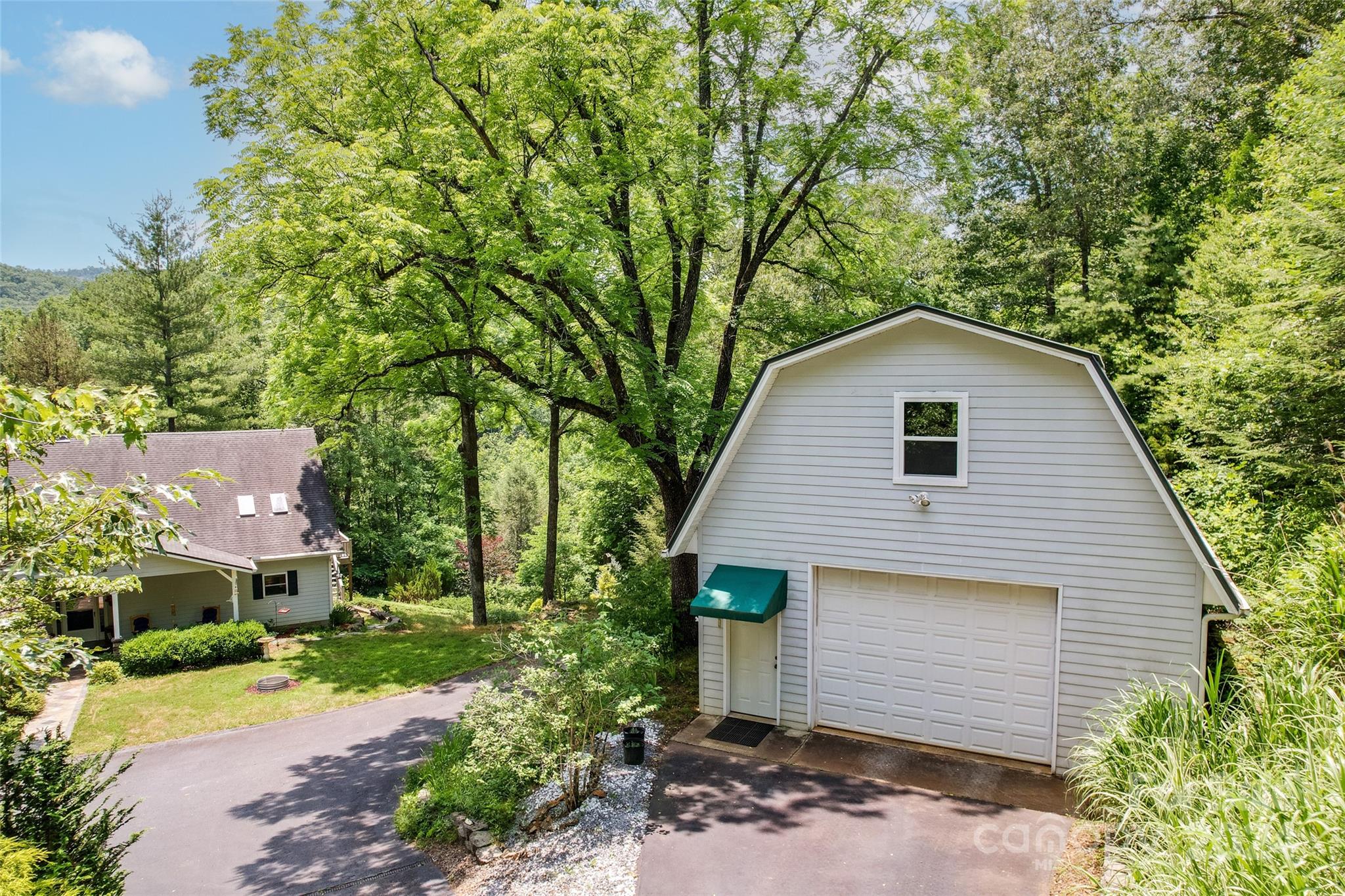 678 Middle Burningtown Road Franklin, NC 28734 - Photo 6 of 48 Gallery Image 6