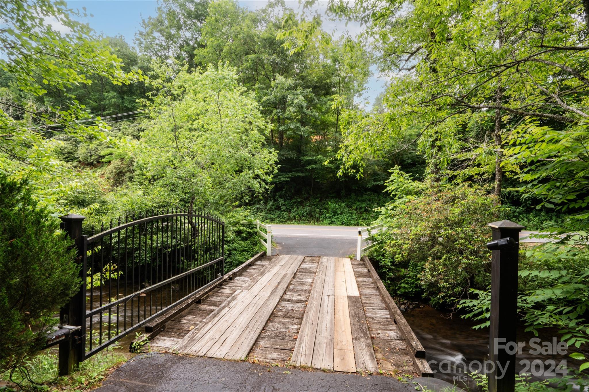 678 Middle Burningtown Road Franklin, NC 28734 - Photo 7 of 48 Gallery Image 7
