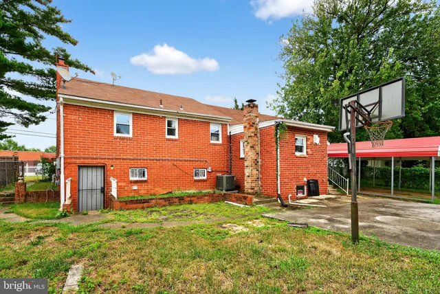 a view of a backyard of the house