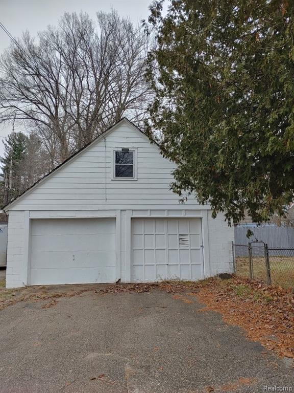 4026 South Towerline Road Bridgeport, MI 48722 - Photo 4 of 20