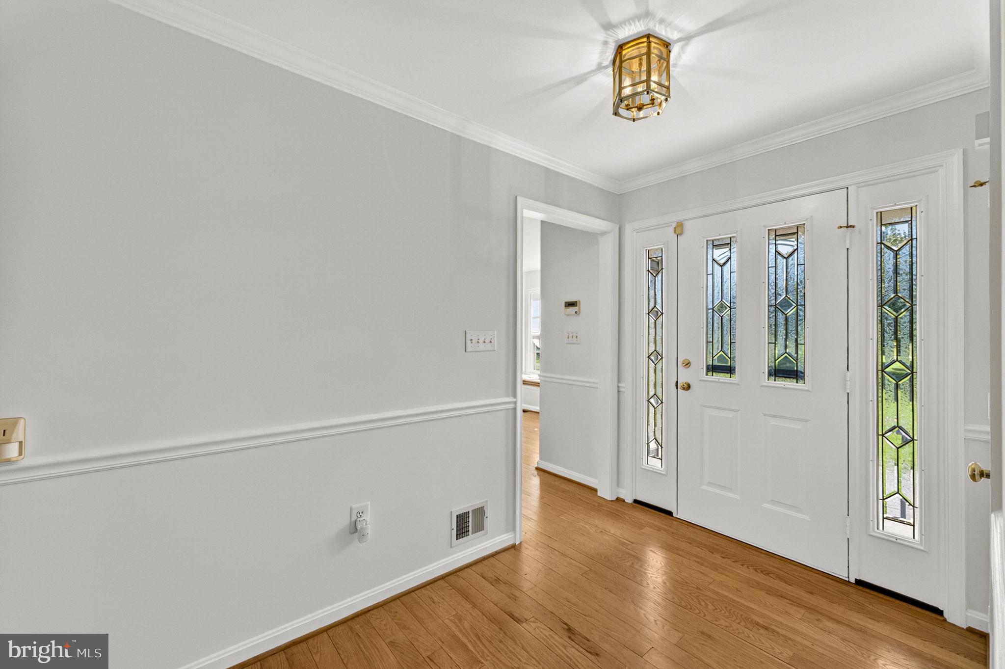 35130 Paxson Road Round Hill, VA 20141 - Photo 6 of 56 Foyer with hardwood floors