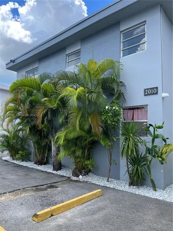 $2,500 | 2010 Southwest 6th Street, Unit 4, Miami, FL 33135