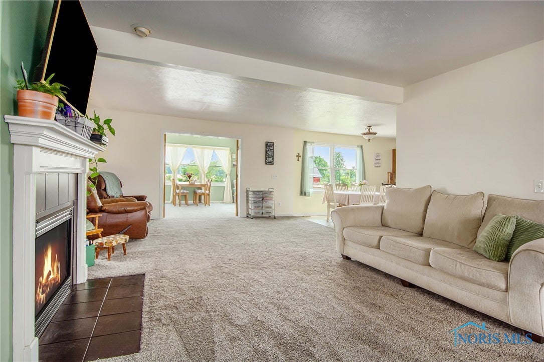 4052 County Road South Edon, OH 43518 - Photo 11 of 37 Family Room