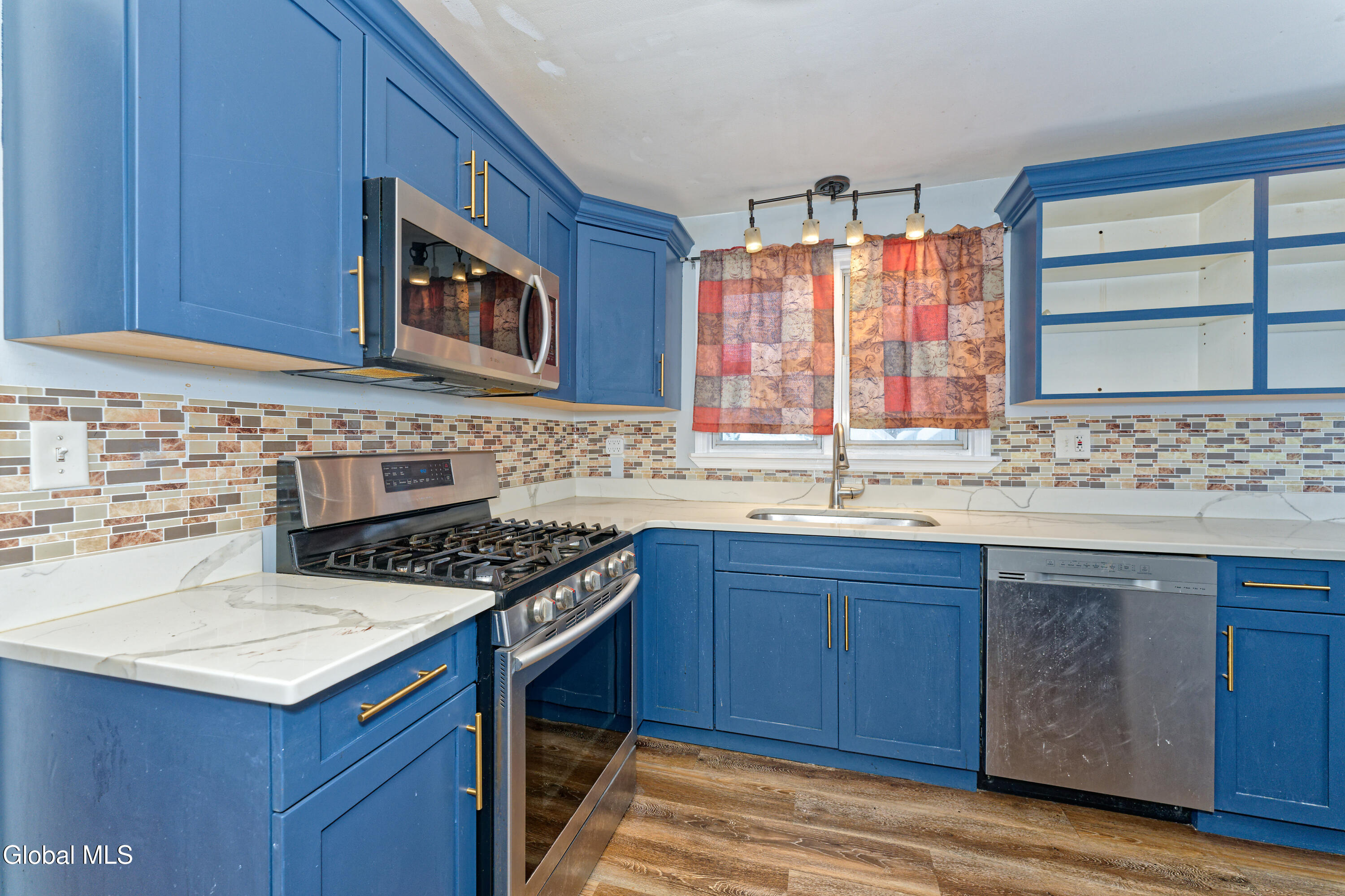 7 Pinehurst Road Colonie, NY 12205 - Photo 14 of 35 3 Kitchen 3