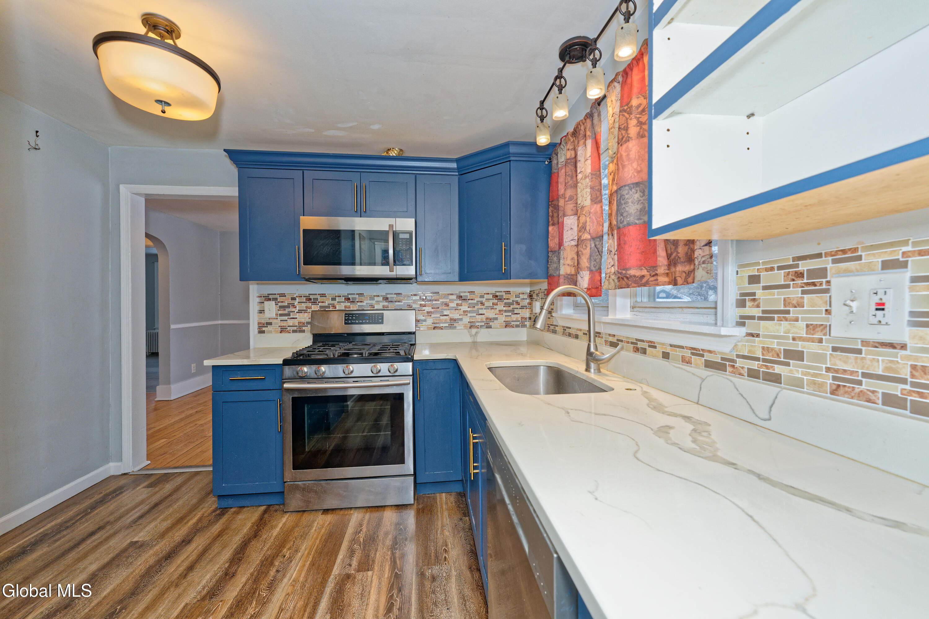 7 Pinehurst Road Colonie, NY 12205 - Photo 15 of 35 3 Kitchen 4