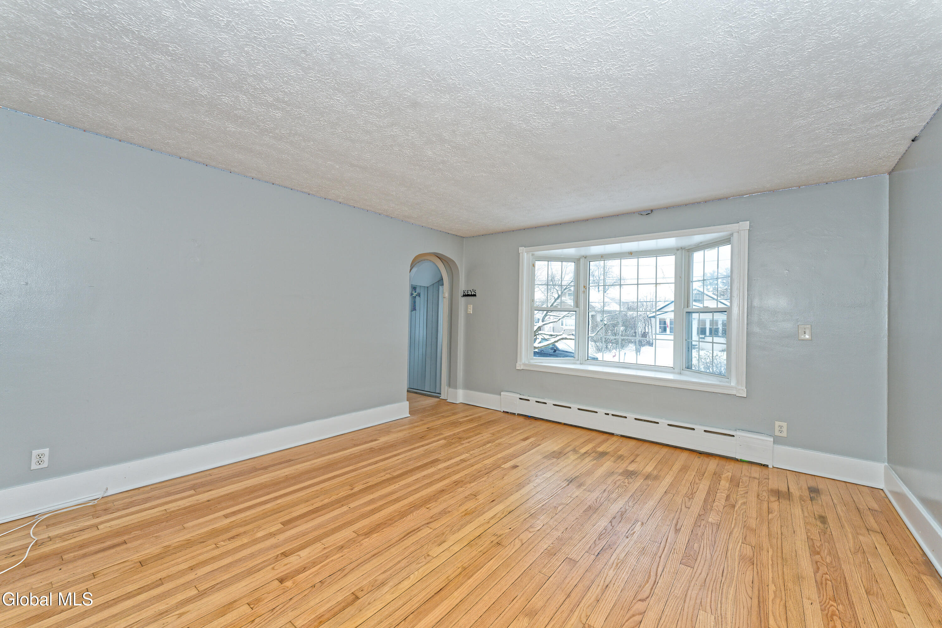 7 Pinehurst Road Colonie, NY 12205 - Photo 7 of 35 1 Livingroom 4