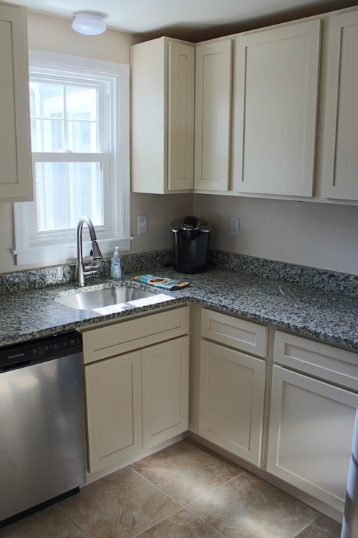 174 Powell Avenue Springfield, MA 01118 - Photo 5 of 29 Gallery Image 5