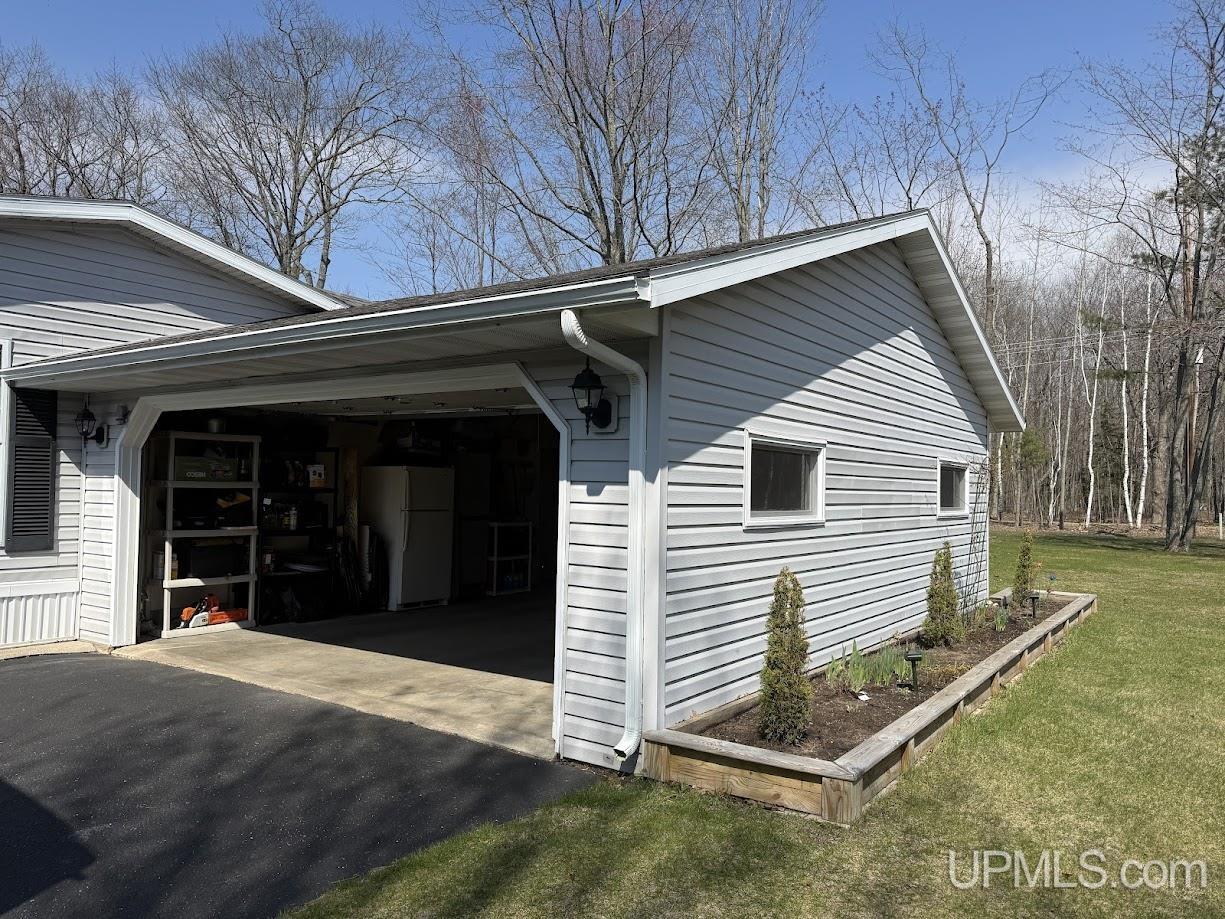 2600 South Hill Road Gladstone, MI 49837 - Photo 3 of 34