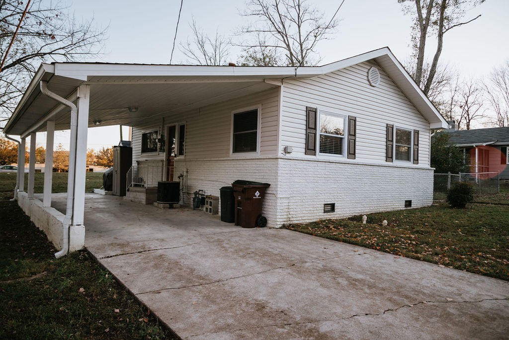 146 Tyson Road Oak Ridge, TN 37830 - Photo 5 of 23 a view of a house with a small yard