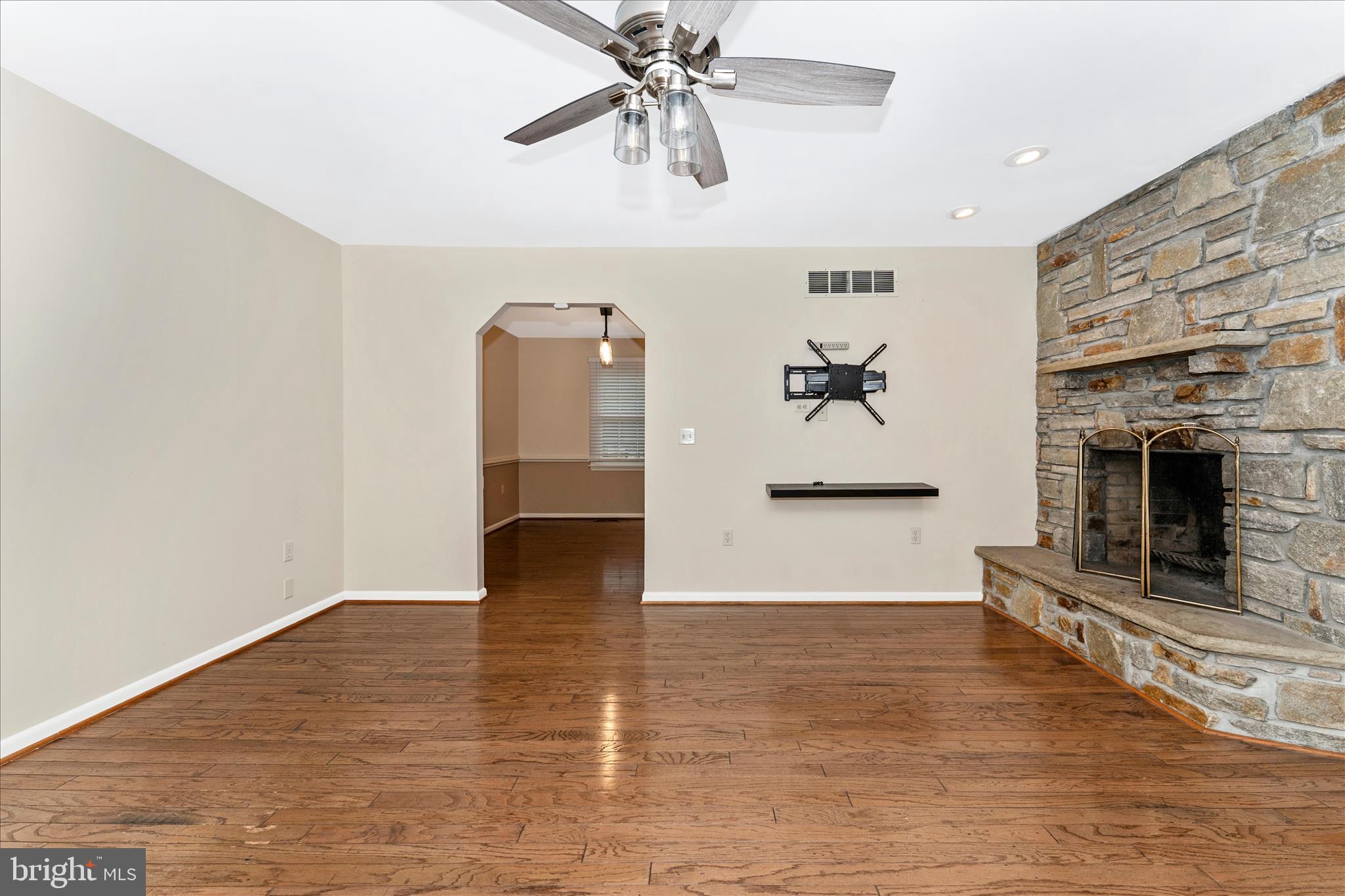 7023 Runkles Road Mount Airy, MD 21771 - Photo 7 of 49 Living Room