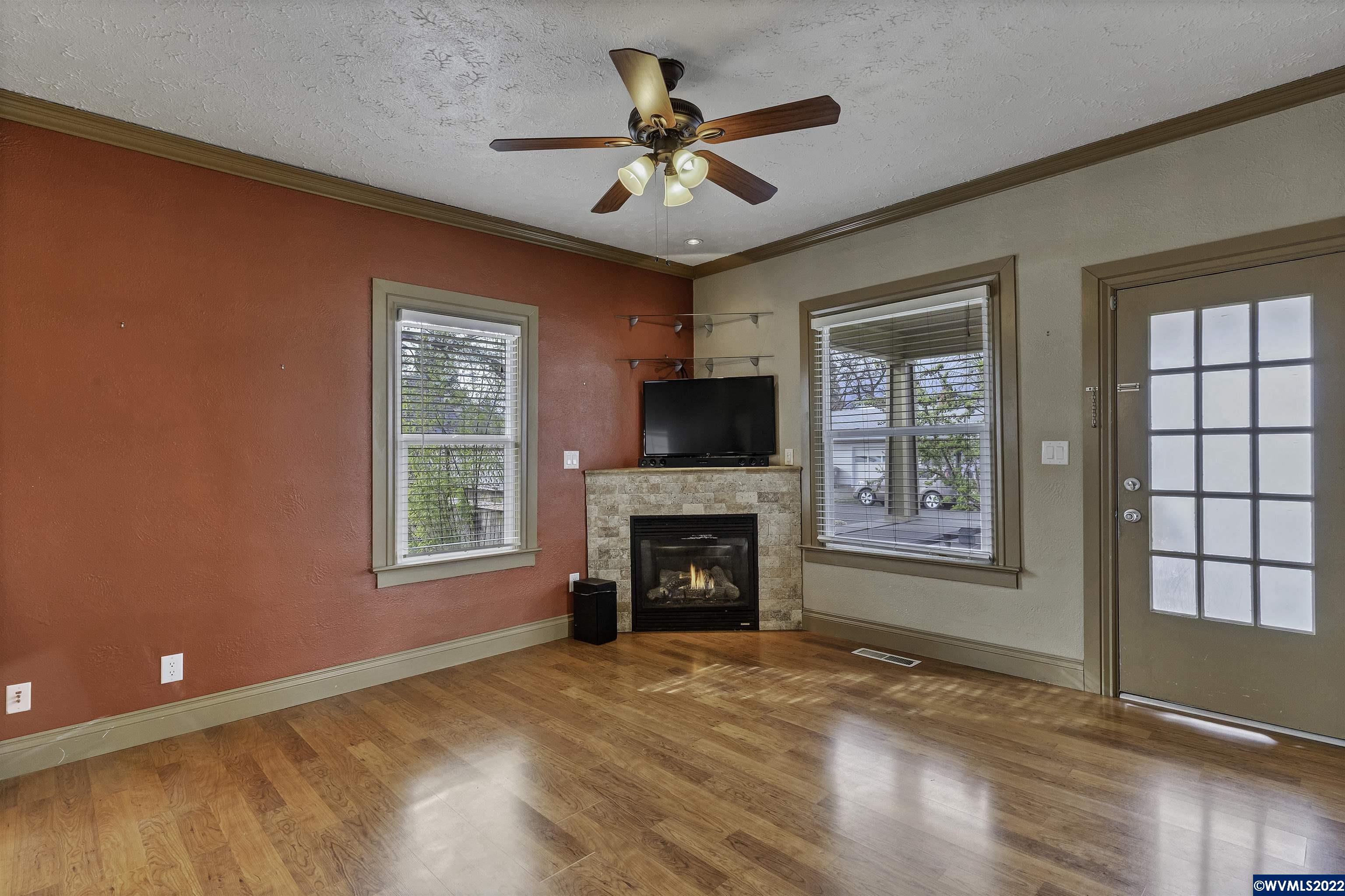 263 Southwest Ash Street Dallas, OR 97338 - Photo 4 of 36 Gallery Image 4
