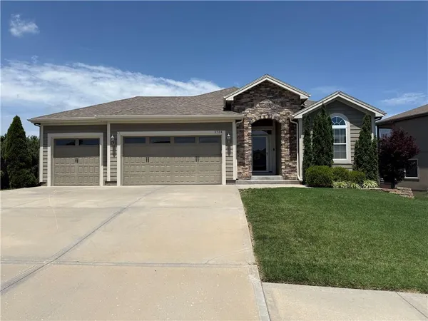 $485,000 | 5724 North Kirkwood Avenue, Kansas City, MO 64151
